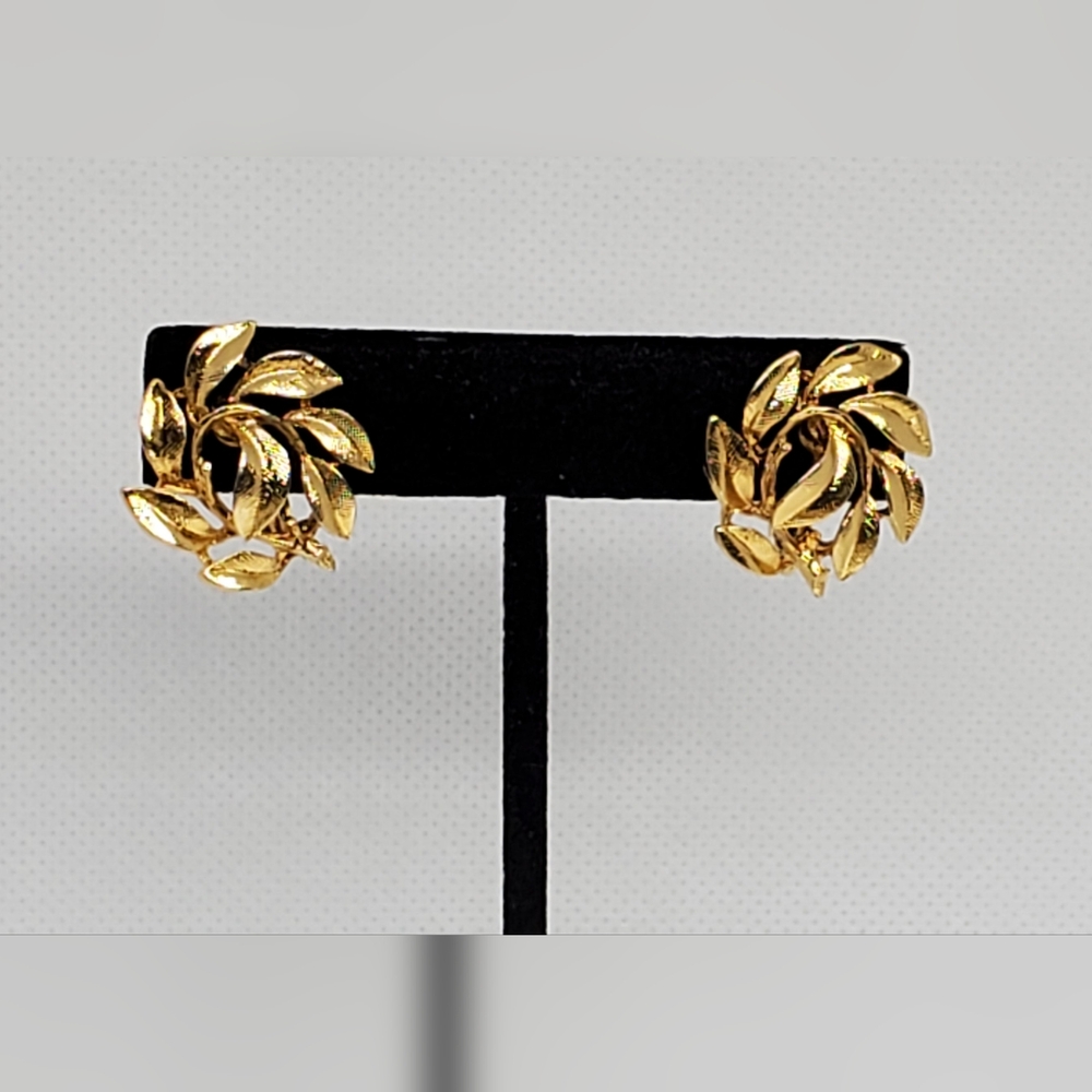 Vtg. NAPIER Screwback Earrings